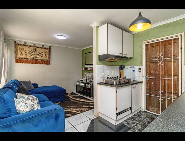 2 BEDROOM HOUSE FOR SALE IN CRESSLAWN
